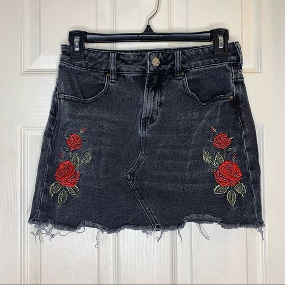 PacSun Black Floral Denim Skirt Raw Hem Size 25 - Picture 1 of 9